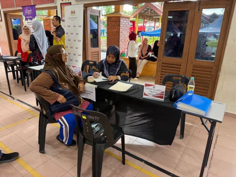 PEMBUKAAN KAUNTER PENDAFTARAN PEMILIH (OUTREACH) SEMPENA PROGRAM KOMUNITI BIJAK KOMUNITI HARMONI