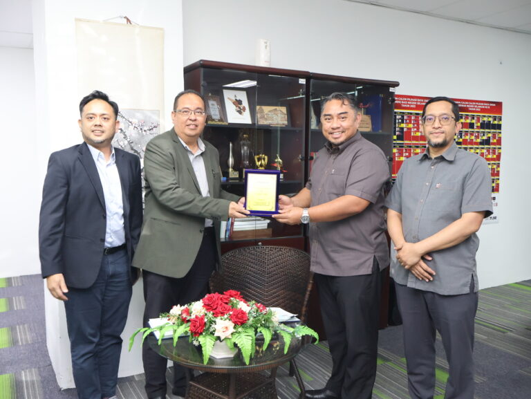 KUNJUNG HORMAT SURUHANJAYA KOMUNIKASI DAN MULTIMEDIA MALAYSIA (MCMC) KE PEJABAT PILIHAN RAYA NEGERI SELANGOR
