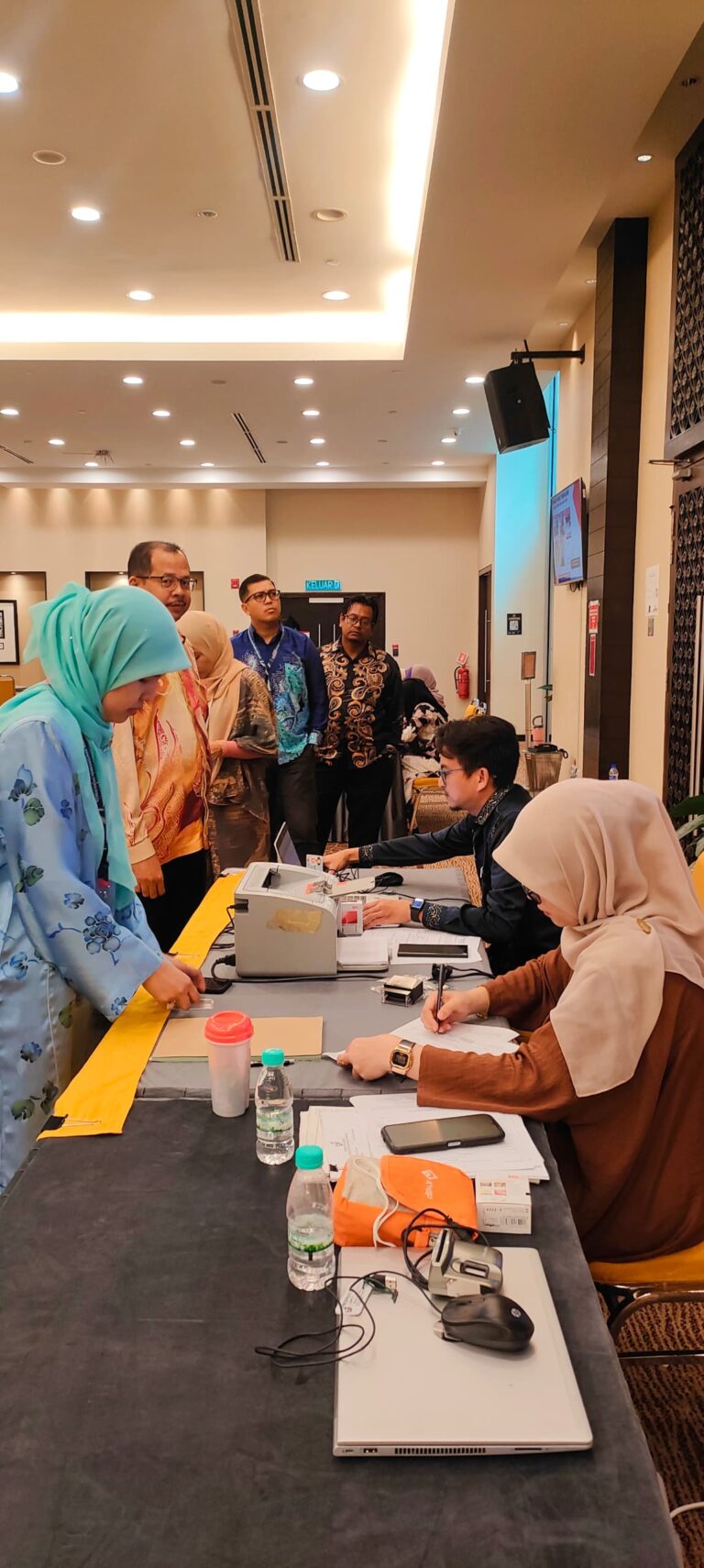 PEMBUKAAN KAUNTER SEMAKAN DAN PERTUKARAN ALAMAT TEMPAT MENGUNDI SEMPENA PROGRAM PENDIDIKAN PENGUNDI BERSAMA KEMENTERIAN PEMBANGUNAN WANITA, KELUARGA DAN MASYARAKAT