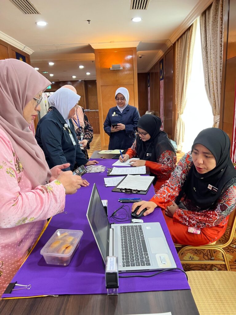 PEMBUKAAN KAUNTER PENDAFTARAN PEMILIH SEMPENA PROGRAM PENDIDIKAN PENGUNDI BERSAMA WARGA KEMENTERIAN KESIHATAN