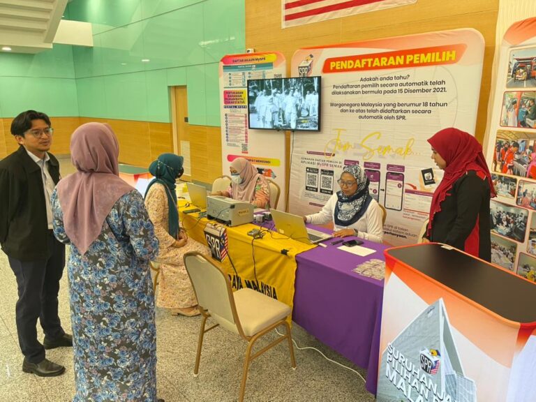 PEMBUKAAN KAUNTER PENDAFTARAN PEMILIH SEMPENA PROGRAM PENDIDIKAN PENGUNDI BERSAMA WARGA KEMENTERIAN KOMUNIKASI