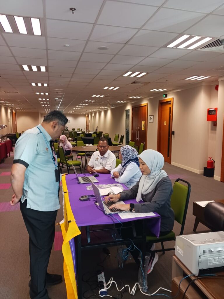 PEMBUKAAN KAUNTER PENDAFTARAN PEMILIH SEMPENA PROGRAM PENDIDIKAN PENGUNDI BERSAMA KEMENTERIAN SUMBER ASLI DAN KELESTARIAN ALAM